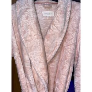 Danskin Pink Bathrobe Size L/XL Pink Fleecey Self tie belting Pockets Long Slv